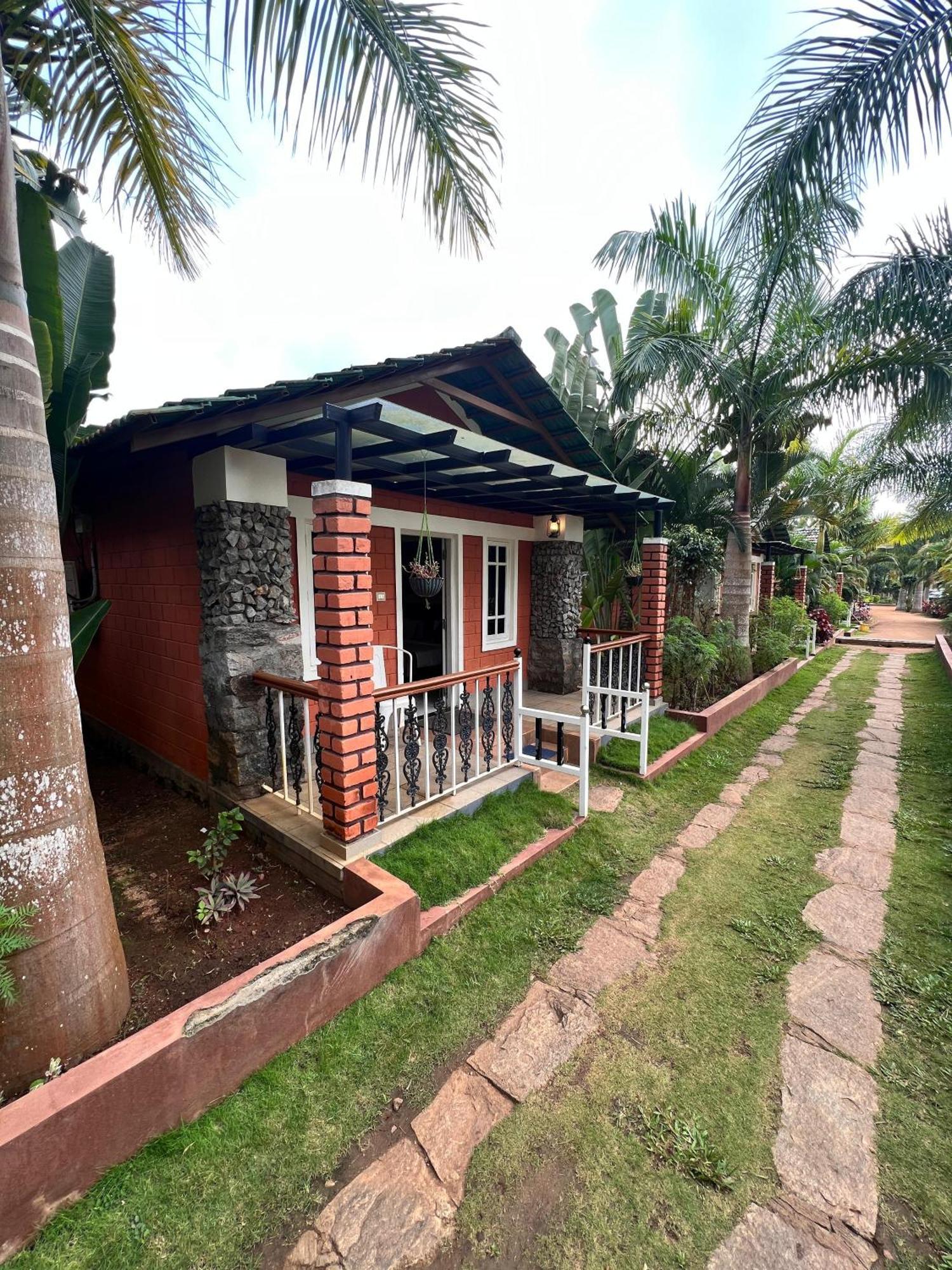 Coorg Nesara Hotel And Resort กูชาลนาการ์ ภายนอก รูปภาพ
